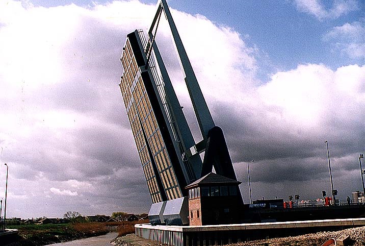 File:1997 - Bascule Bridges Hull.jpg
