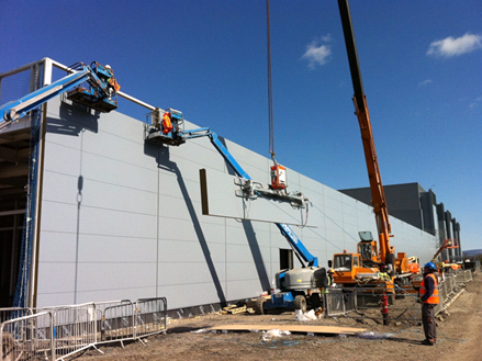 File:Installation of heavy cladding panels.png