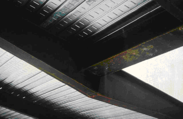 File:Fig.4 Tapered girder supporting steel decking.png