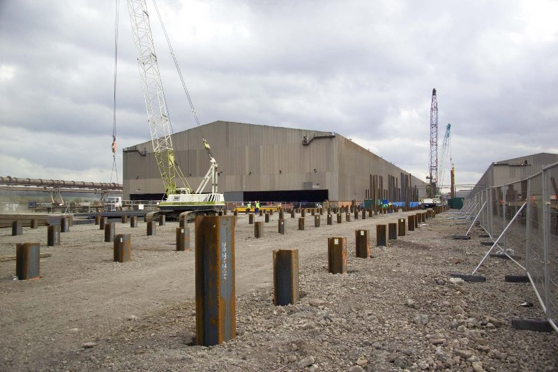 File:Steel bearing piles.jpg