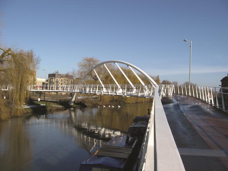 File:Cambridge Riverside Footbridge.jpg