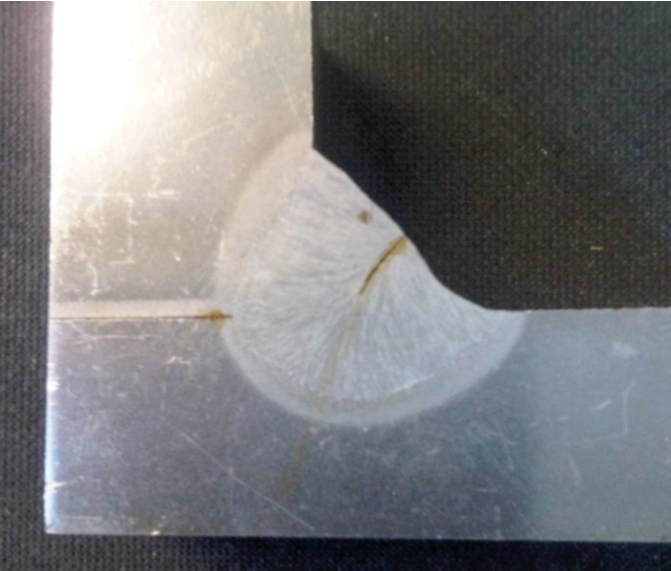 File:Weld defects - Solidification cracks.jpg
