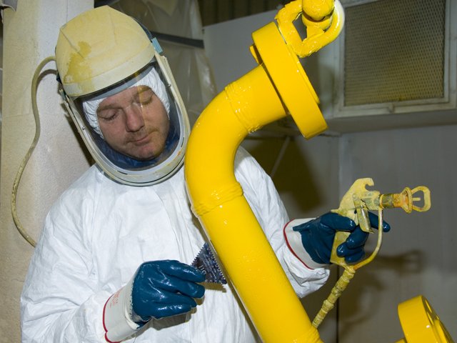 File:Wet film measuring.jpg