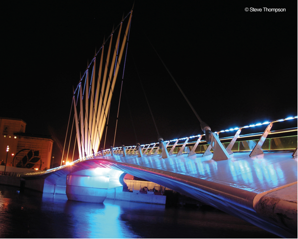 File:MediacityUK footbridge.png