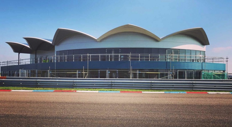 File:Thruxton Motorsports Centre-2.jpg