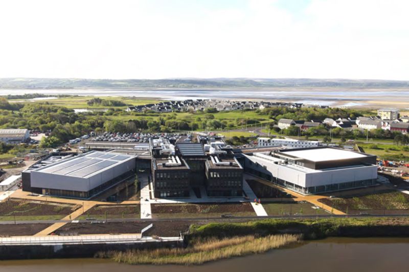 File:Canolfan Pentre Awel Llanelli-1.jpg